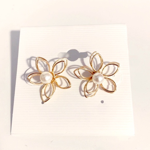 Flower Pearl Earrings - Picture 1 of 1